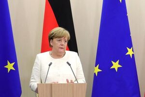 Меркель чекає політичних кроків, обговорених у Мінську