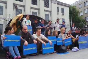 Акція на підтримку Сенцова пройшла перед посольством РФ у Києві