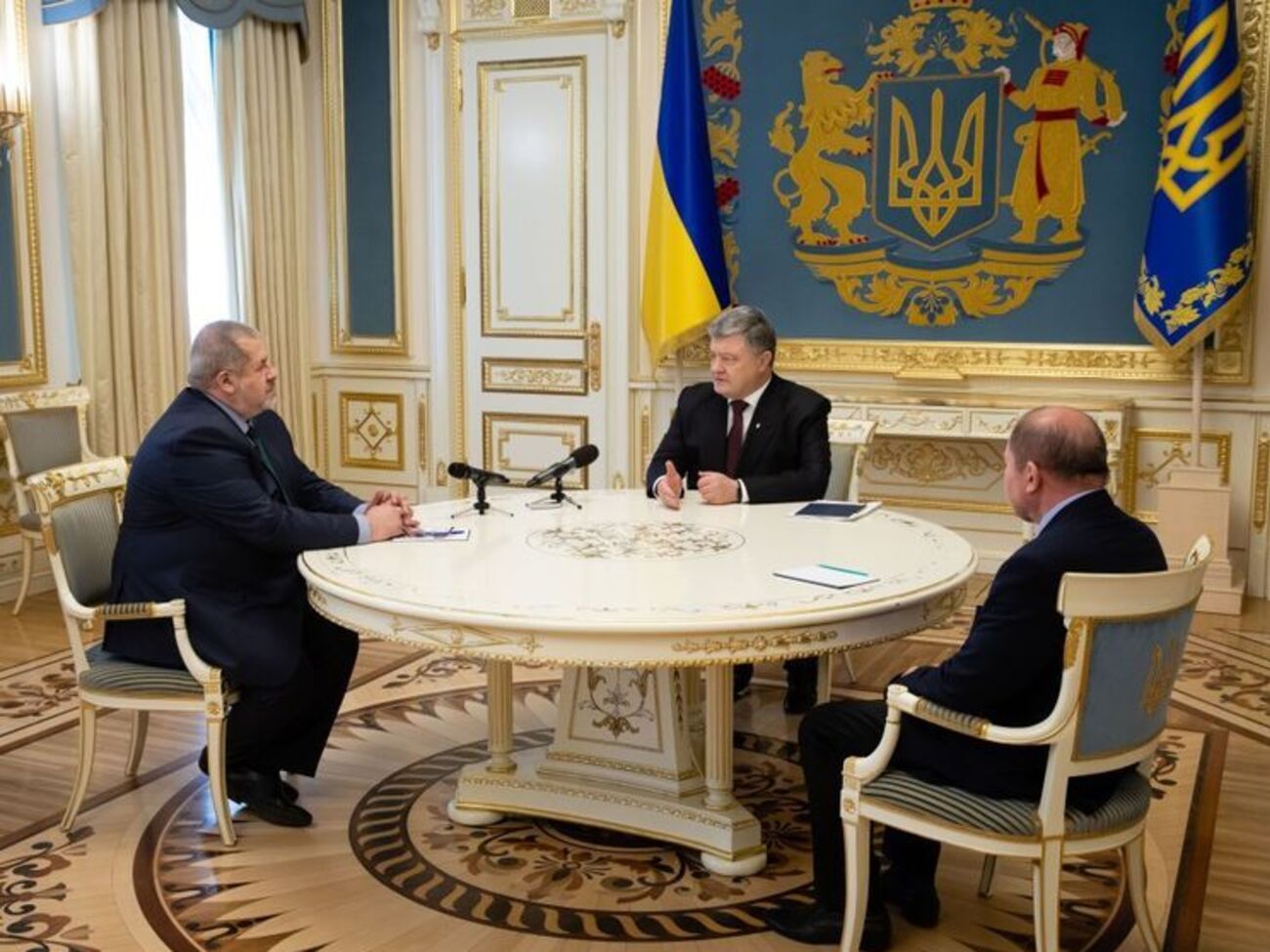 Порошенко зустрівся з Чубаровим та Умеровим