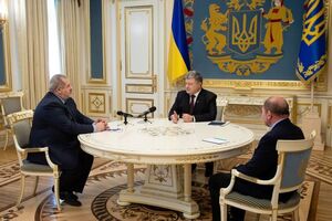 Порошенко зустрівся з Чубаровим та Умеровим