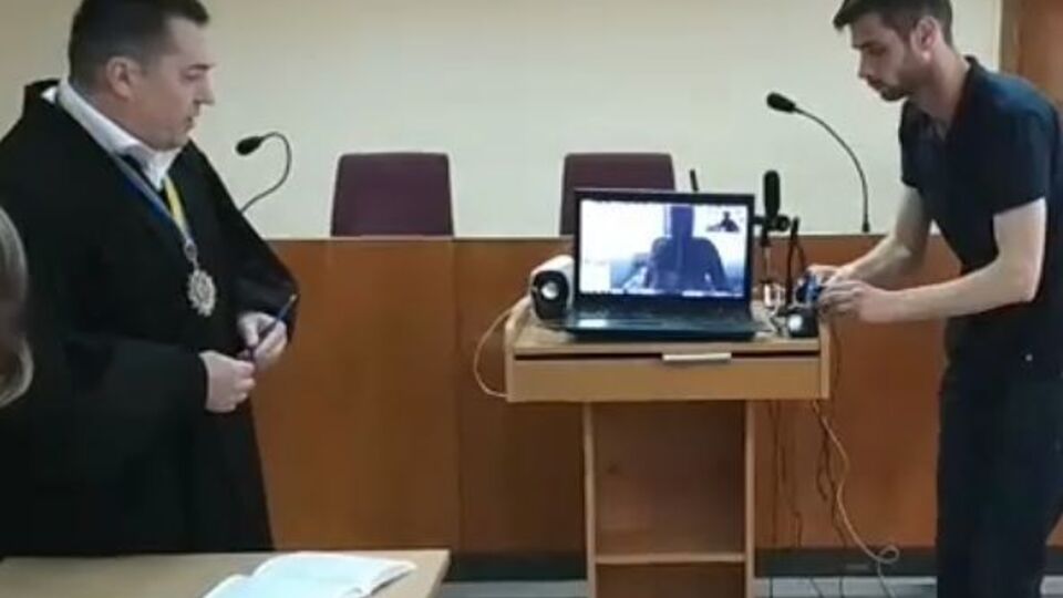 Шаповалов вышел на связь из реанимации и заявил, что не в состоянии присутствовать на заседании