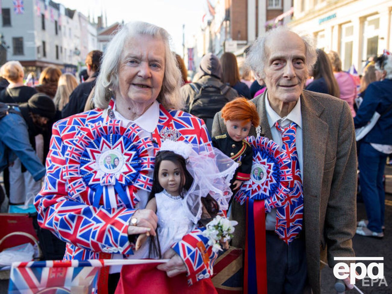 Тысячи британцев собрались посмотреть королевскую свадьбу