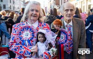 Тысячи британцев собрались посмотреть королевскую свадьбу