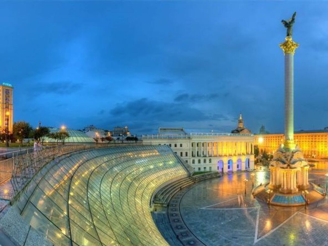 "Глобус" находится на Майдане Незалежности