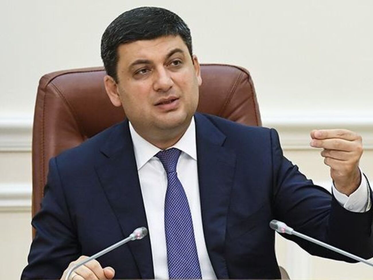 Гройсман: Чи можемо ми самостійно управляти таким боргом без зовнішньої підтримки? Ще поки що ні