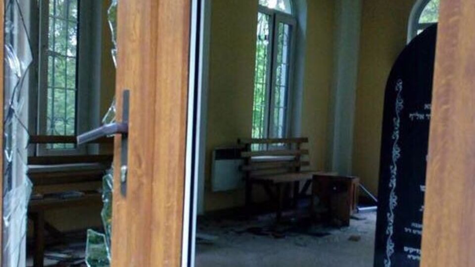 Долинский: Все окна в молельне на могиле раввина Магаршо были выбиты, святые книги разбросаны