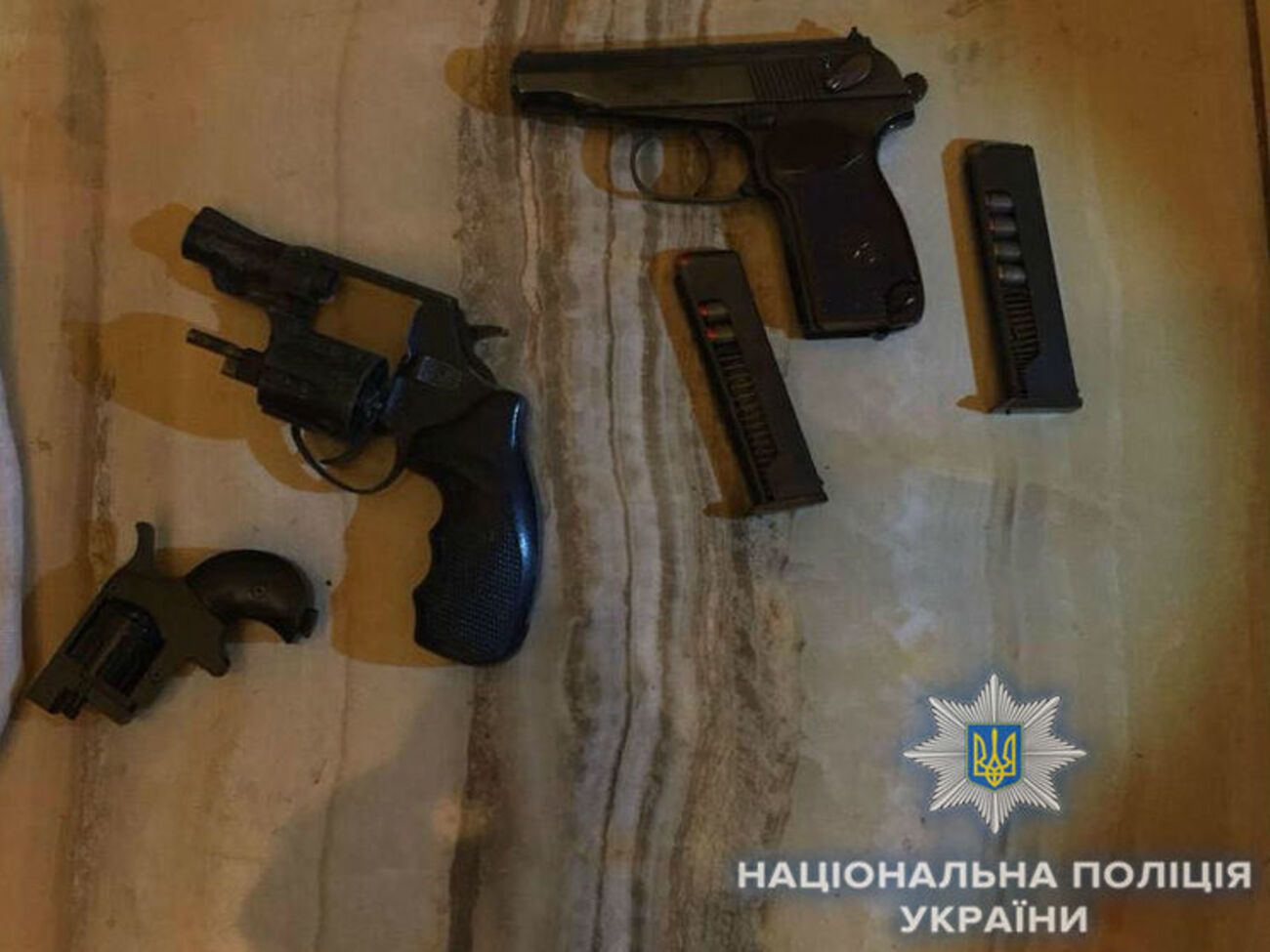 Вилучену в підозрюваних зброю передали на експертизу