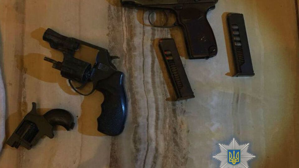 Вилучену в підозрюваних зброю передали на експертизу
