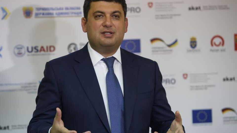 Гройсман: Можно сказать, что мы начали возвращать долги работающим украинцам, потому что их труд долгое время был недооцененным