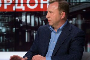 Макаренко: Я одного разу малював коло на великій нараді і намагався пояснити, що самі митники-корупціонери отримують від цього пряника або солодкого пирога відсотків 15