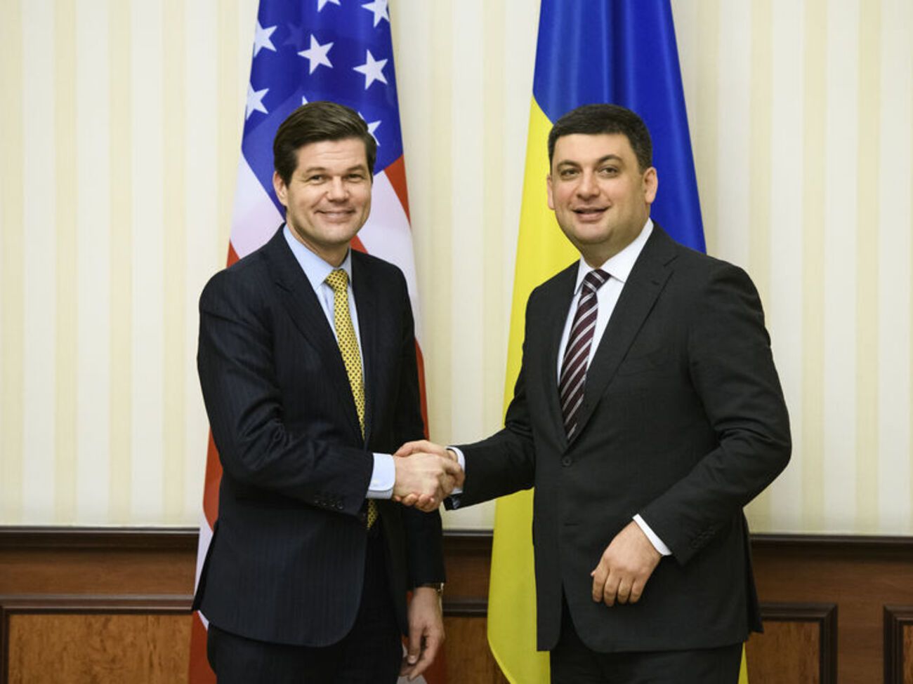 Митчелл (слева): Наш приоритет – чтобы Украина была стабильной и в безопасности