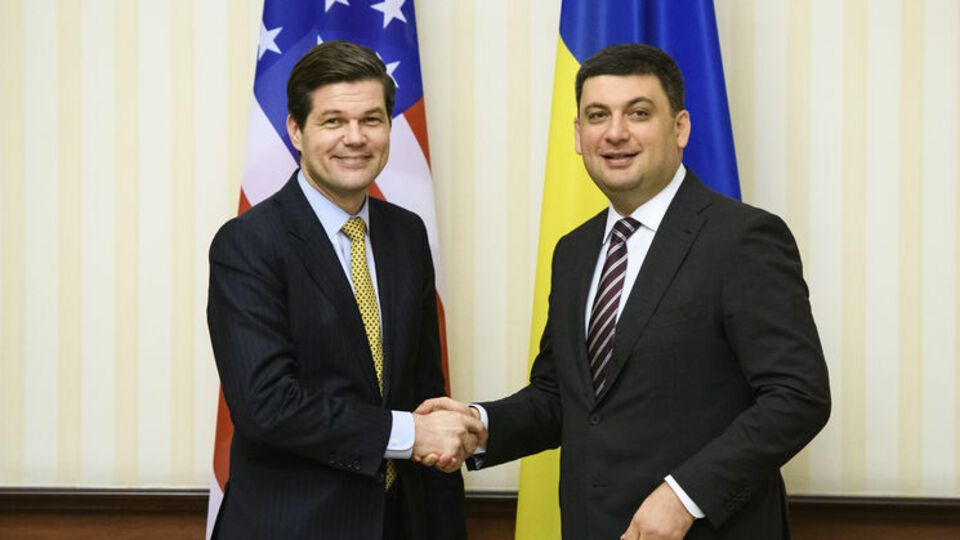 Митчелл (слева): Наш приоритет – чтобы Украина была стабильной и в безопасности