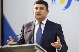 Гройсман: Я просто знаю, що вона є чесною, що вона не вплутана у жодні медичні схеми, на яких мільярдами грабували українців