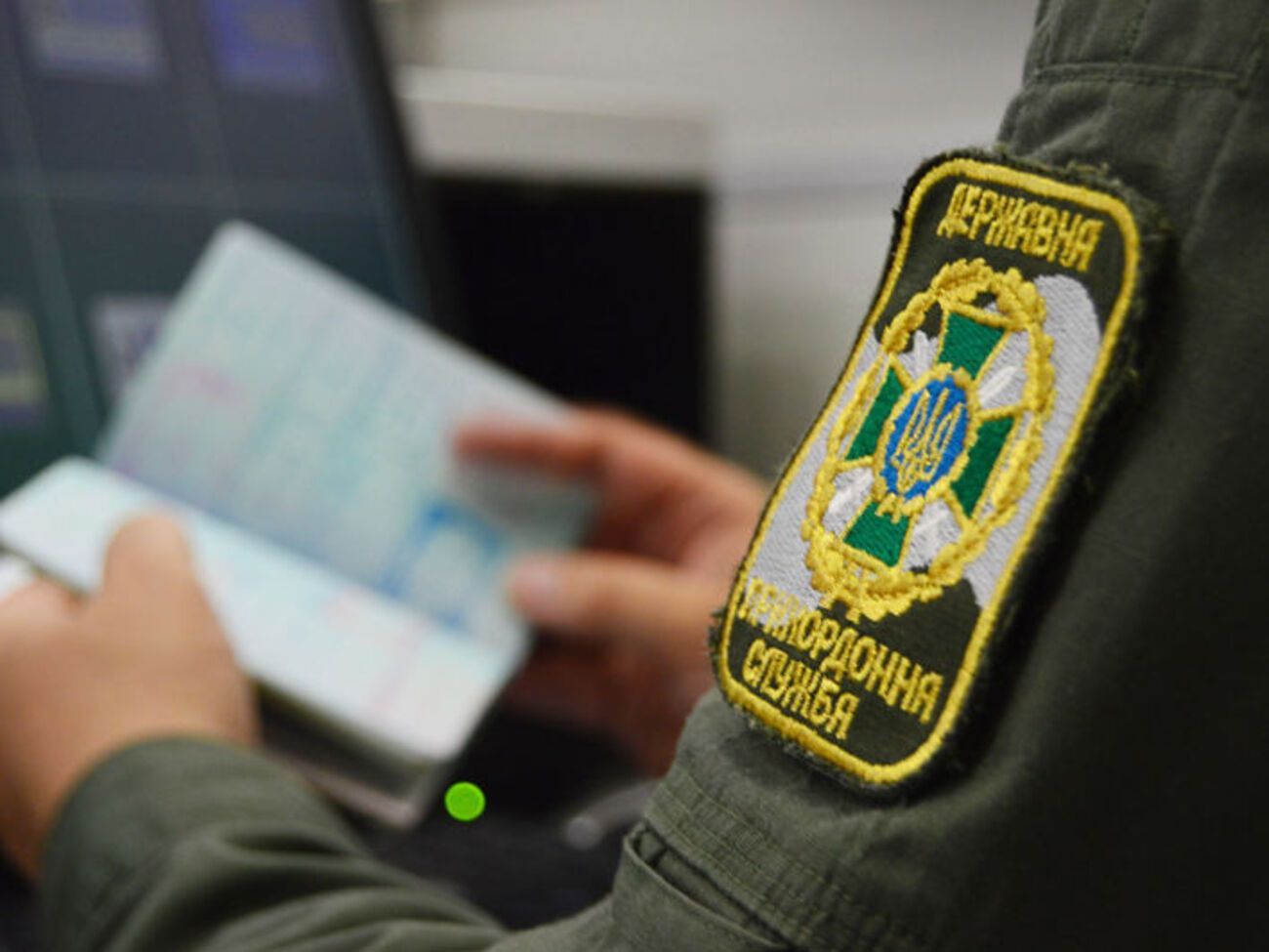 Пограничники вернули всех троих на родину обратными рейсами