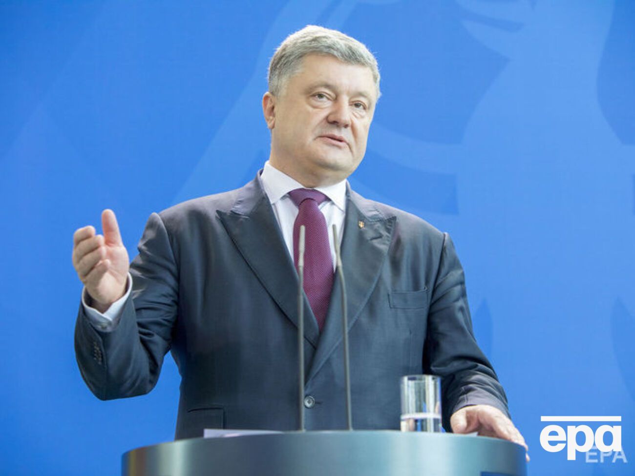 Порошенко: Нам там, в умовах, коли дії координує країна-агресор, нічого робити