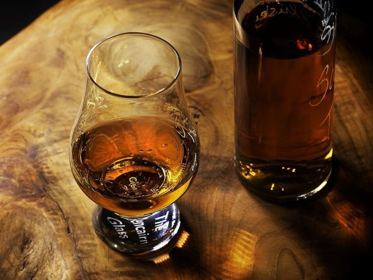 Віскі було виготовлено у 1926 році, а розлито у 1986 році