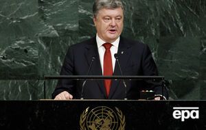 Порошенко: Еще в 2014 году года я положил конец патологической традиции праздновать главный военный праздник в унисон со страной-агрессором