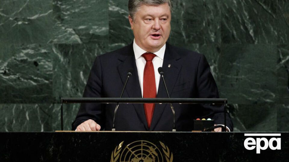 Порошенко: Ще у 2014 році я поклав край патологічній традиції святкувати головне військове свято в унісон із країною-агресором