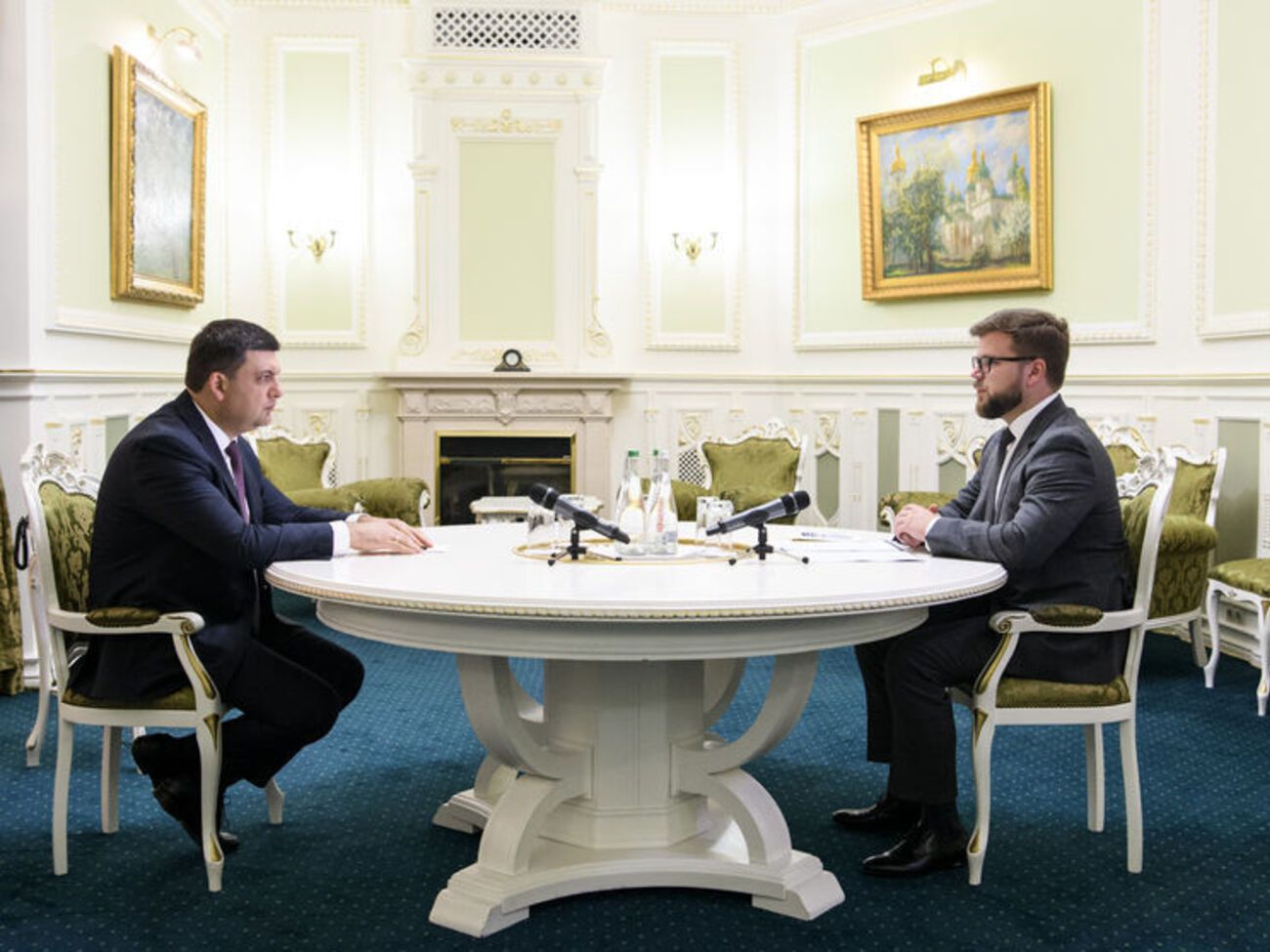 Кравцов (праворуч) заявив, що лінію побудують до грудня
