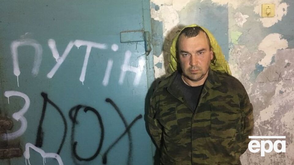 Задержанных боевиков передали сотрудникам Службы безопасности Украины
