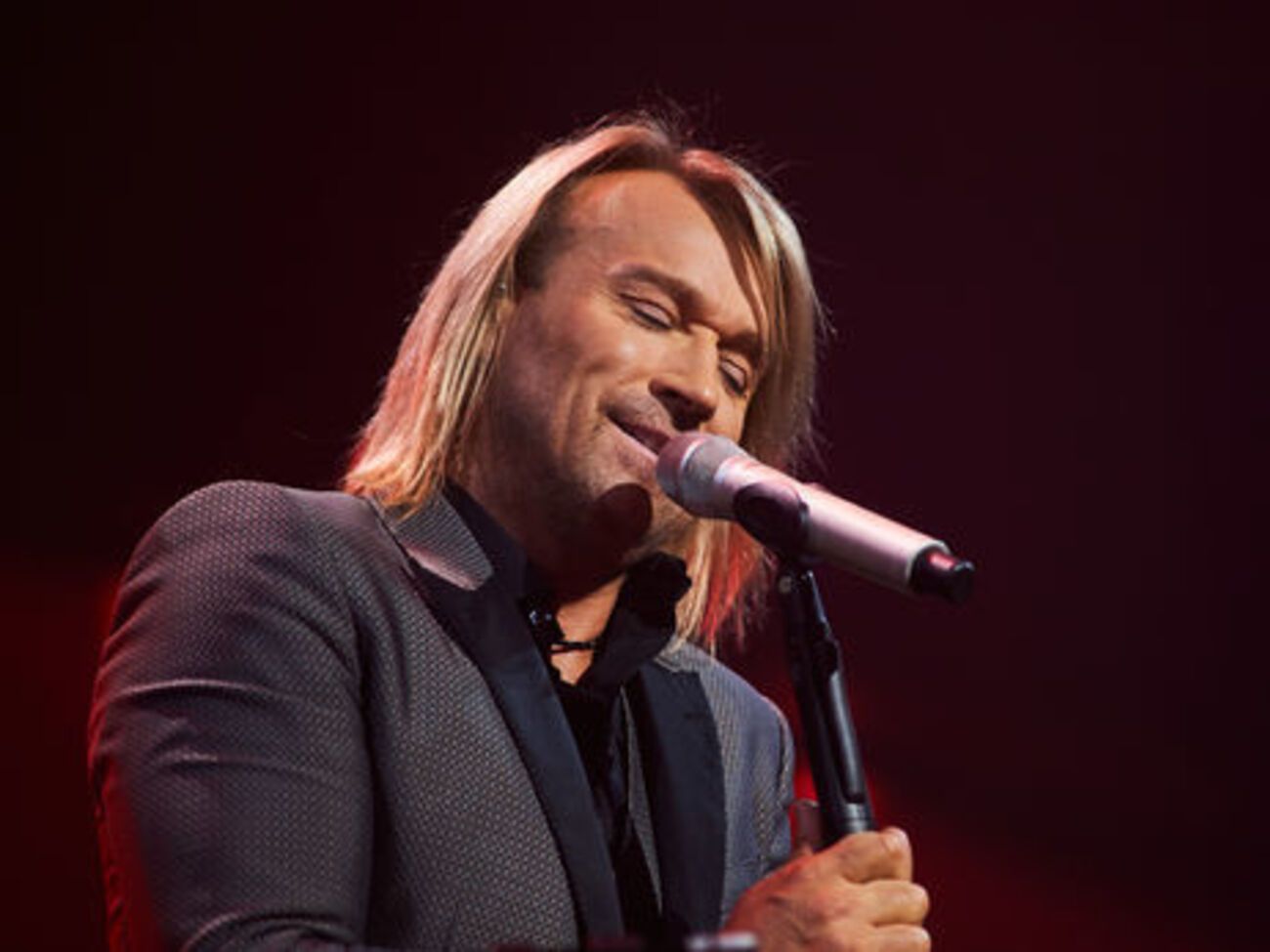 Олег Винник стал певцом года