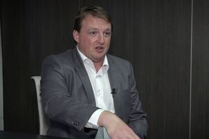 Если убрать Супрун и иностранные закупки, можно снова продавать людям барыжные вакцины. На этом хотят зарабатывать дальше