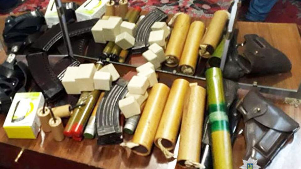 Арсенал зброї у жителя Івано-Франківської області виявили 17 травня