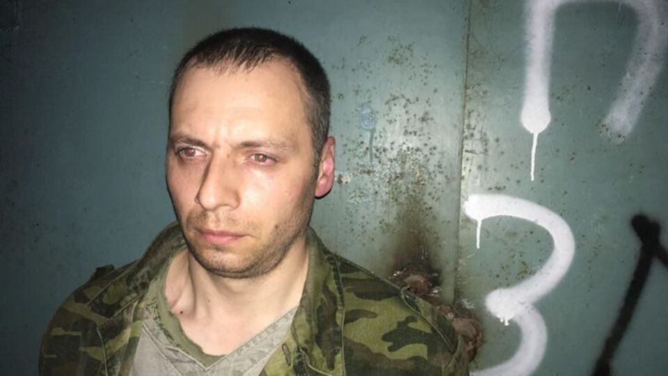 Один із затриманих бойовиків, якого передали співробітникам СБУ