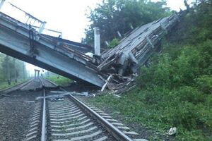 Кто подорвал мост, не сообщается