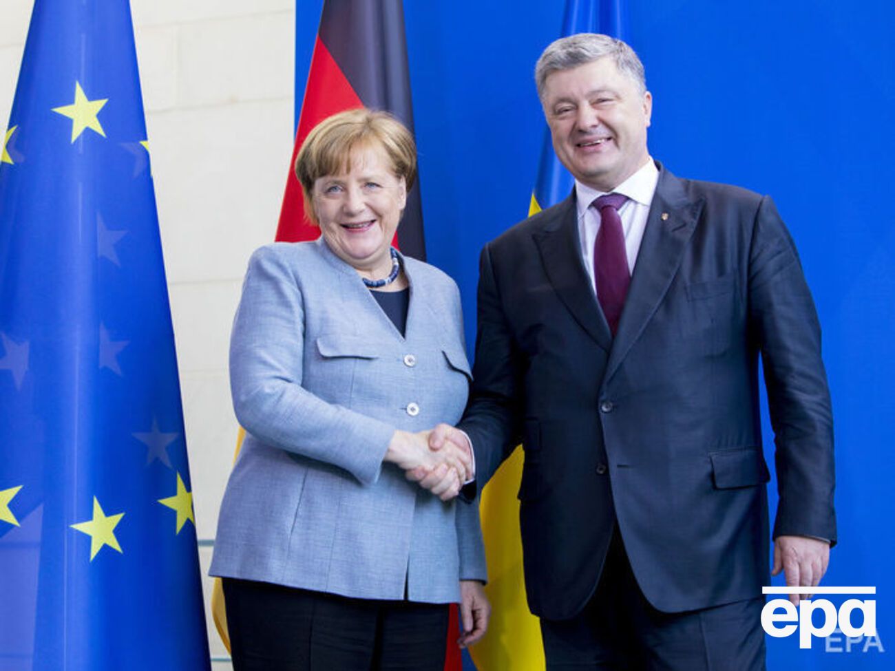 Меркель и Порошенко поговорили по телефону