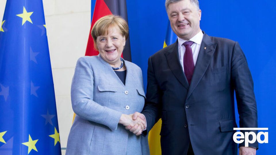 Меркель и Порошенко поговорили по телефону