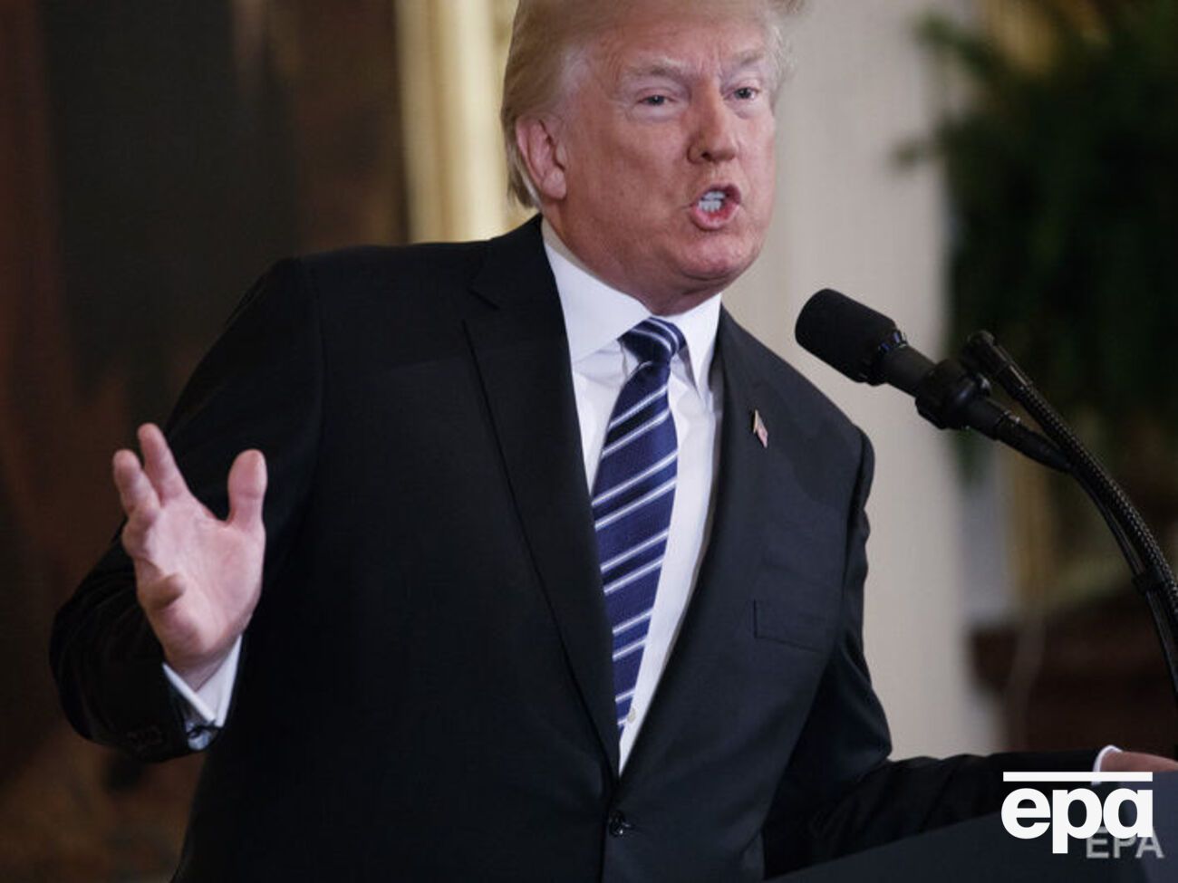 Трамп издал указ о запрете операций с венесуэльскими долгами