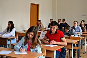 Сегодня абитуриенты напишут тестирование по математике