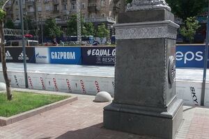 Журналістка Наталія Мамчур опублікувала фотографію із зображенням банерів із логотипом "Газпрому" у фан-зоні фіналу Ліги чемпіонів