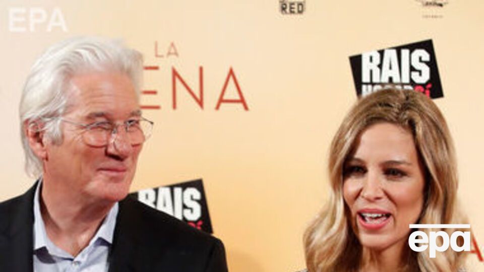 Гир и Сильва стали мужем и женой