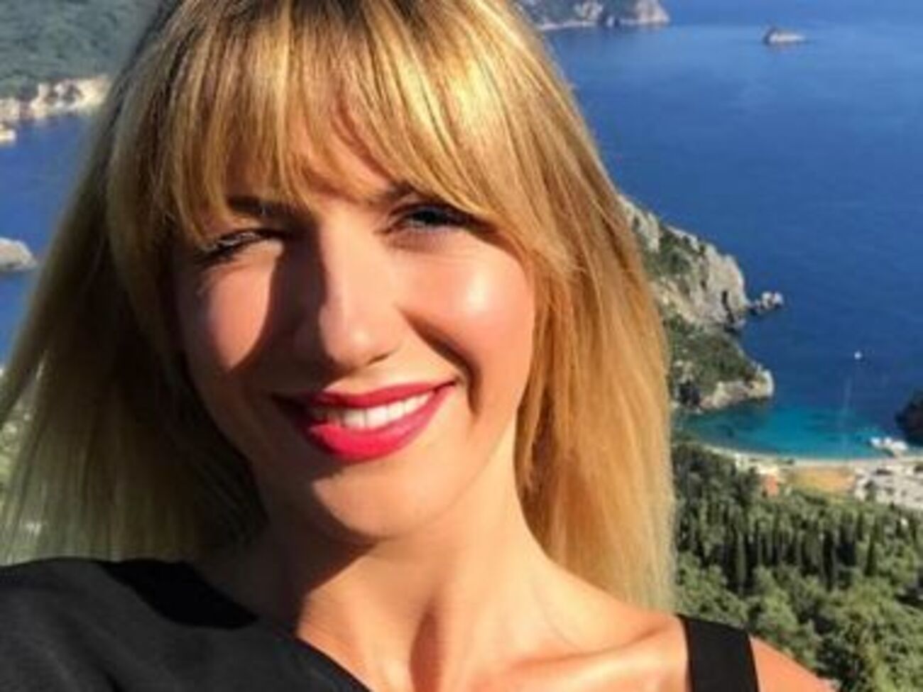 Никитюк позировала с клубникой