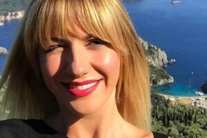 Никитюк позировала с клубникой