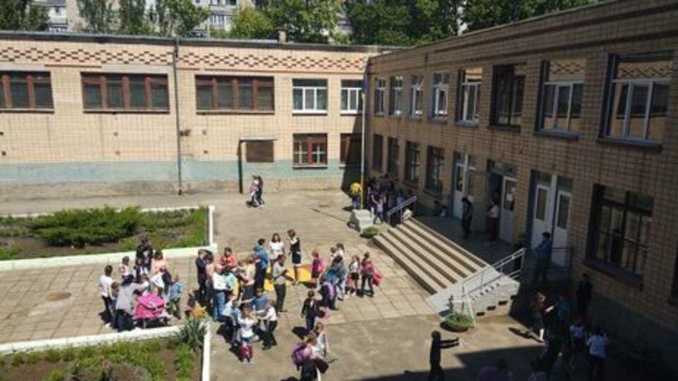 Неизвестное вещество распылили в школе Николаева 21 мая