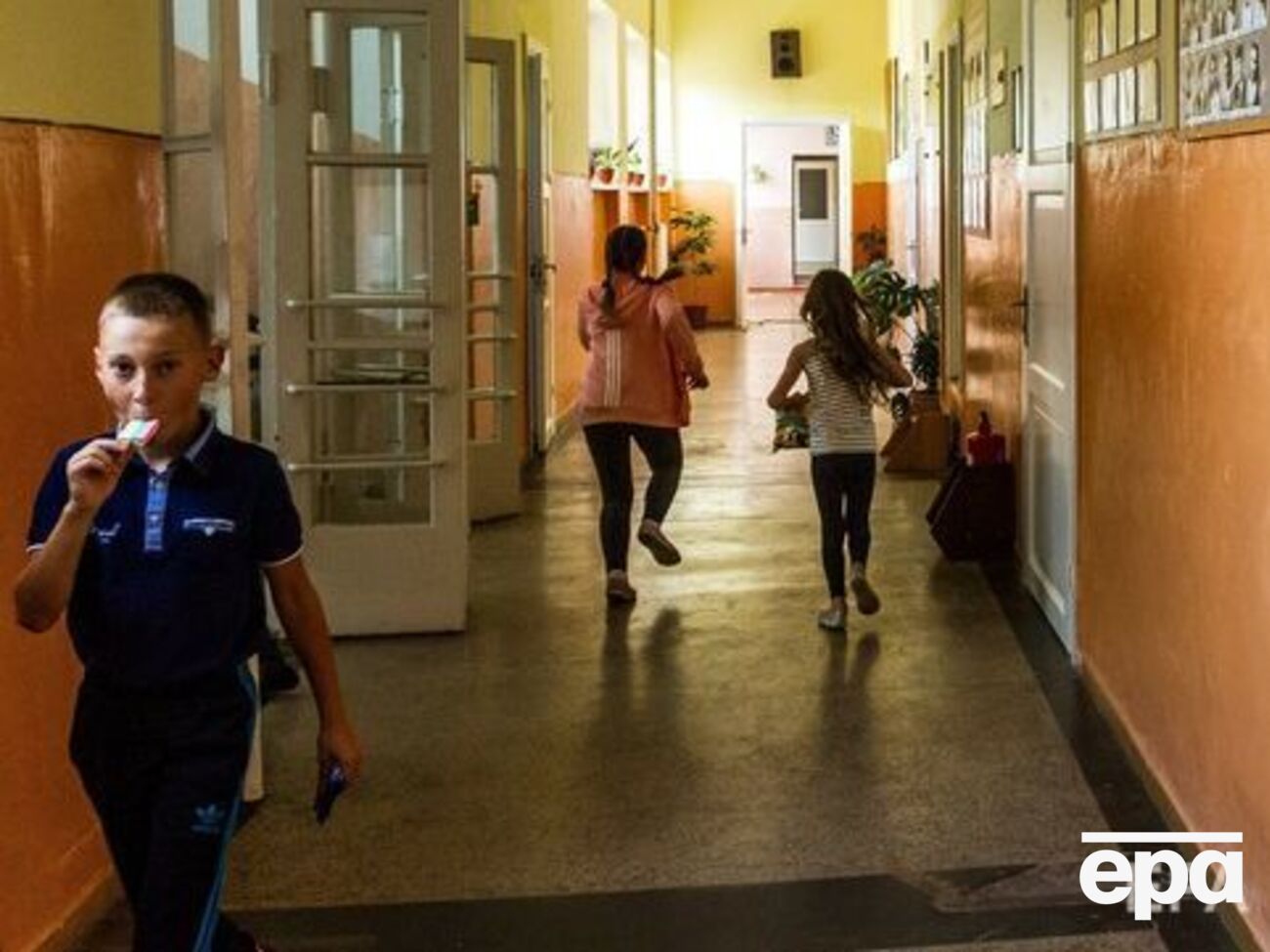 В українських школах рекомендували посилити заходи безпеки