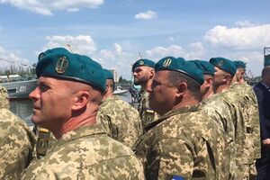 Украинские морские пехотинцы получили новые береты