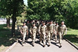 Морские пехотинцы из Феодосии вошли в парадный строй в черных беретах