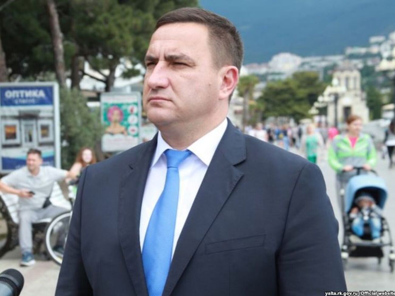 В 2010 году Ростенко был избран в Симферопольской городской совет от Партии регионов