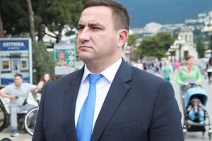 У 2010 році Ростенка обрали до Сімферопольської міської ради від Партії регіонів