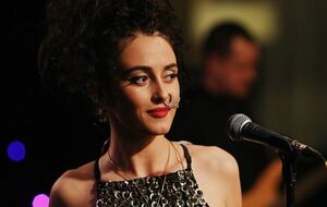 Паш была финалисткой "Х-фактора"