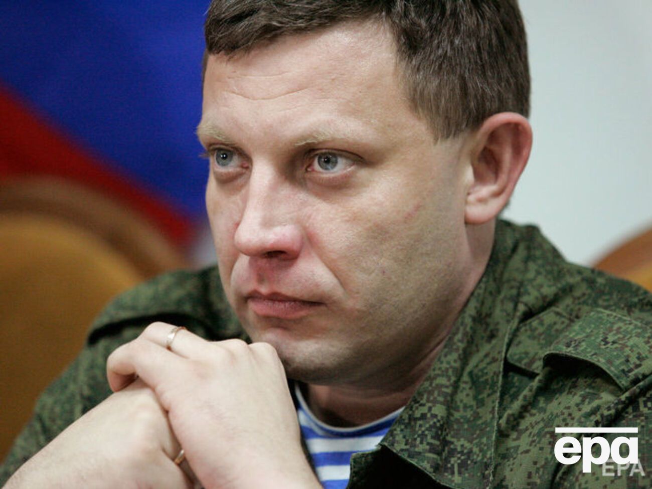 Захарченка викрили в курінні українських сигарет