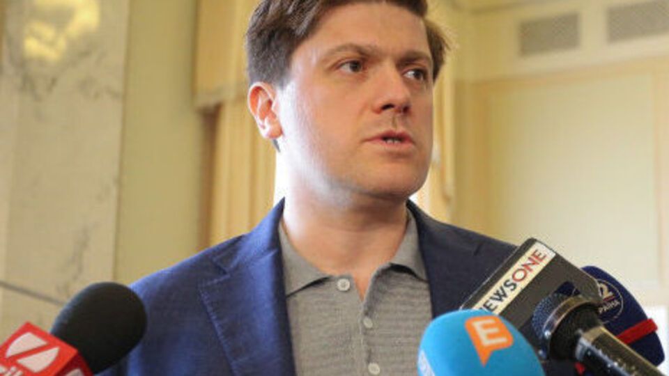Винник: Деликатность ситуации заключается еще и в том, что есть отдельная позиция фракции "Народного фронта"