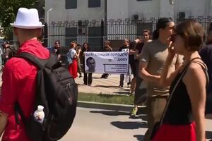Під посольством РФ проходить акція на підтримку Сенцова