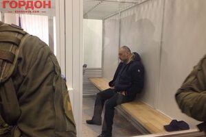 Крисін відмовився відповідати на всі запитання судді