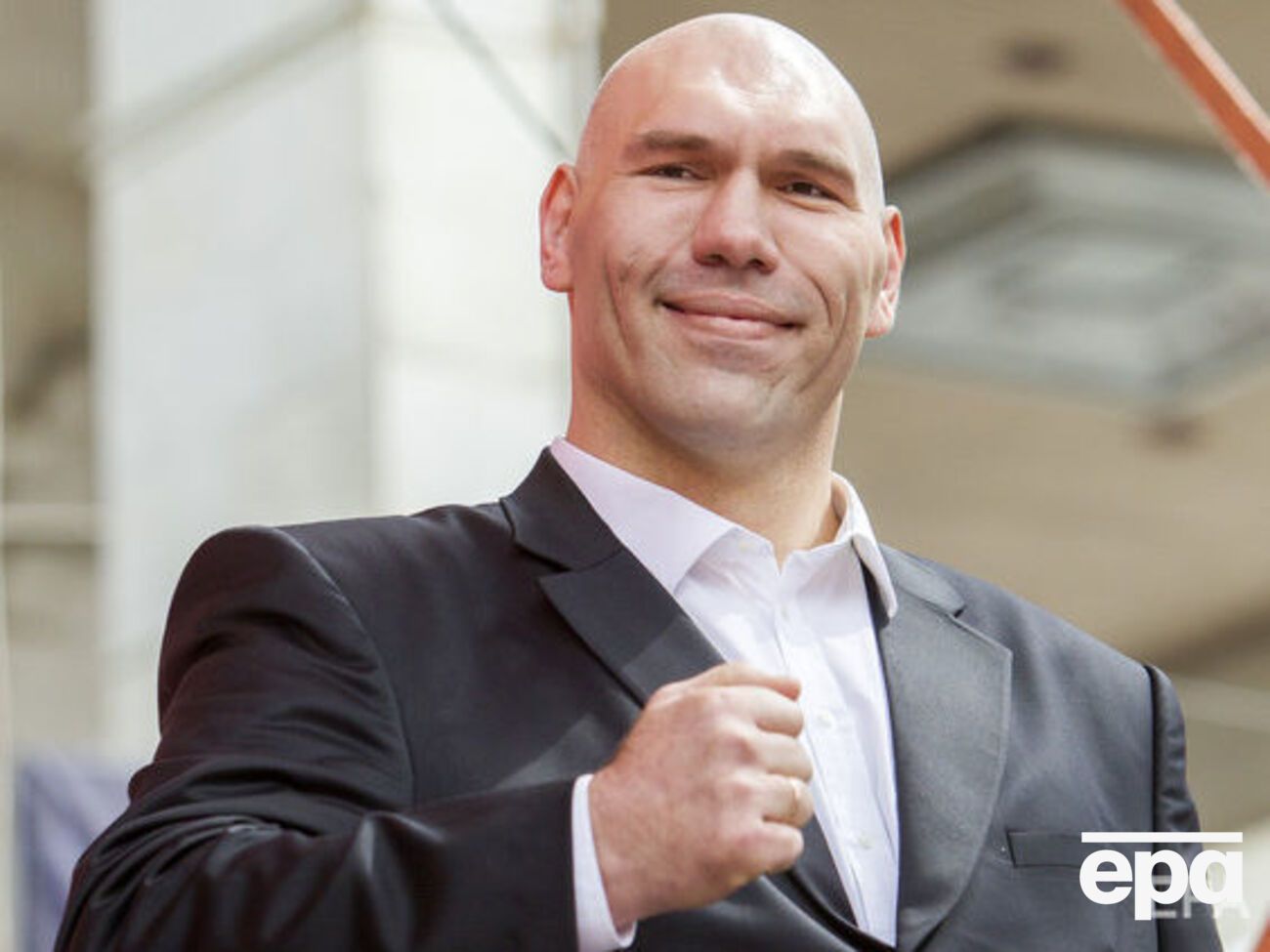 Экс-боксеру сейчас 44 года