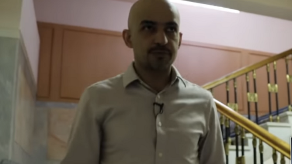Мустафу в кулуарах парламенту вітали з поверненням на роботу